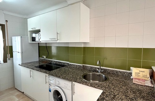 L'Estartit Apartment | Sa Gavina C, 2 Bedroom apartment with WIFI, POOL, LIFT, balcony or terace.