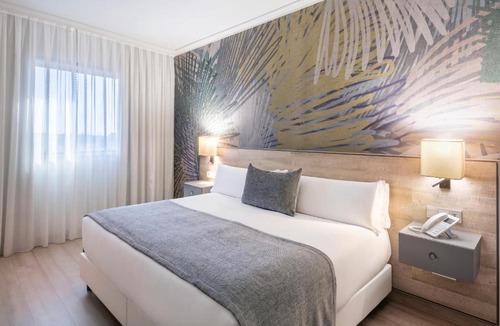 El Prat de Llobregat Hotel | Salles Ciutat del Prat Barcelona Airport