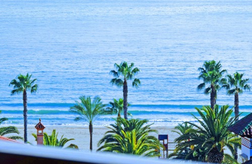 Salou City Centre Apartment | Salou city center, ocean view, beachfront, 3 bedrooms, 2 bathrooms, 2 toilets, air conditioning, elevator, parking, Port Aventura