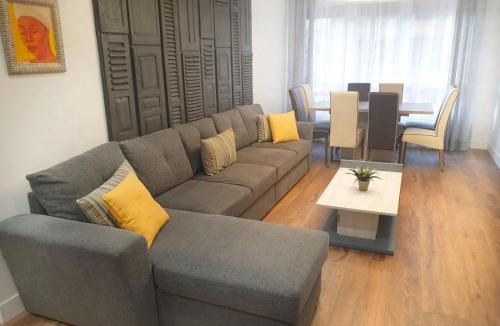 Logrono City Centre Apartment | San Antón Piso de lujo centro con Aire ac by Apartamentos Logrono