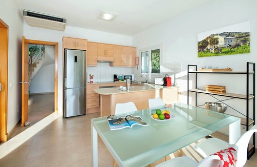 Coves Noves Villa | San Francisco - Three Bedroom Villa, Sleeps 6