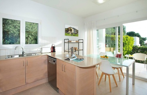 Coves Noves Villa | San Francisco - Three Bedroom Villa, Sleeps 6