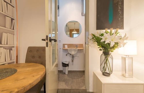 Huertas Apartment | Santa Ana Boutique V apartment in Madrid