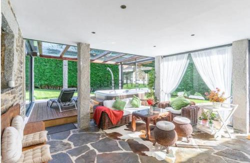 Lugo House | Sashas House