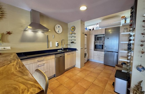 Roses Town Center Apartment | SAU. Beautiful sea views, spacious terrace, pool and parking