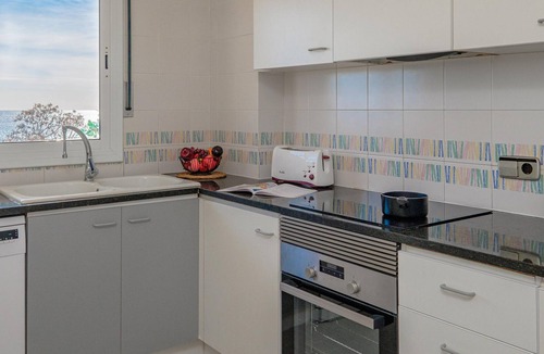 Palamos Apartment | Seafront Apartment with Terrace, WiFi & Parking - Palamós