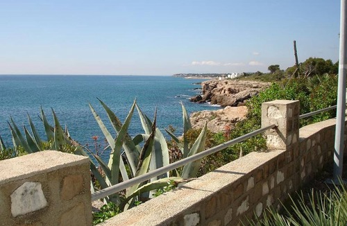 Calafat Apartment | Seaside Bungalow with Terrace Overlooking Turquoise Waters