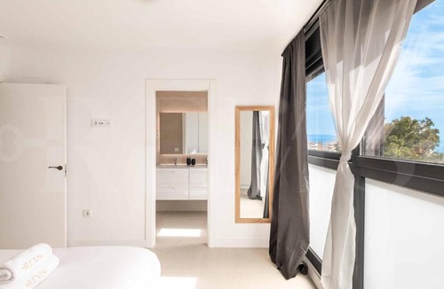 Carihuela House | Seaview house with rooftop pool, game room, parking REMS