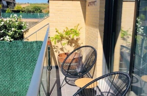 Viana House | Semi-detached house 6Kms from Logroño, with breakfast and pool! In wild nature.