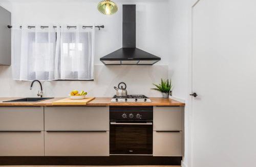 El Poble-sec Apartment | Simply Stunning - Hidden Gem, Heart Of Poble Sec