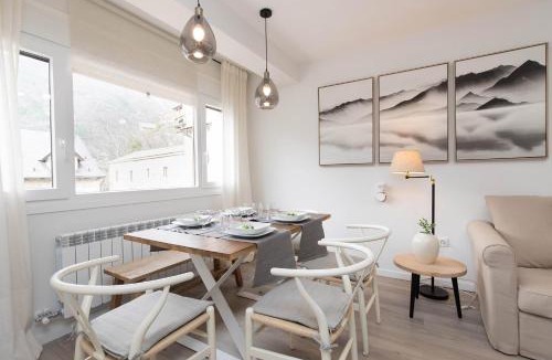 Biescas Apartment | Sky Biescas II by BeValle
