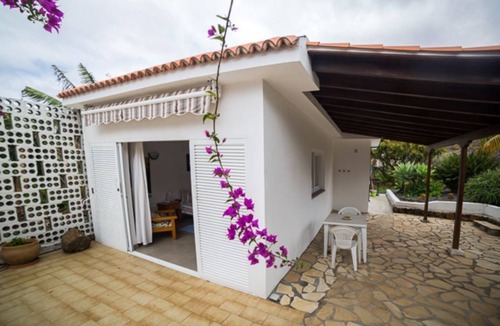 Tajuya Apartment | Small studio in a beautiful tropical garden