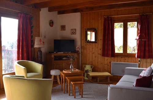 Font-Romeu-Odeillo-Via Ski Chalet | South-Facing 4-Side Chalet with Terrace near Centre