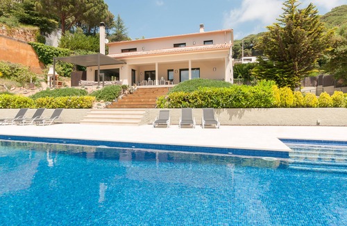 Sant Andreu de Llavaneres Villa | Spacious family villa with pool, sea view, sauna, 10-14 persons
