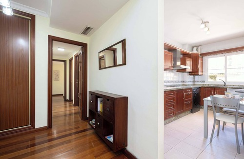 El Molinillo Apartment | Spacious 3-Bedroom Apartment in Málaga