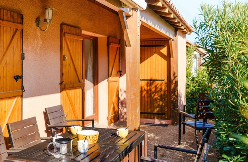 Les Ayguades Villa | Spacious 3BR Villa with Pool, Solarium & Parking - Sleeps 7