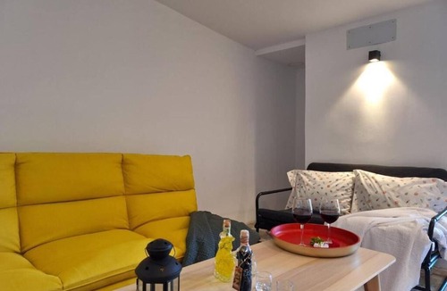 A Teixeira Apartment | Spacious apartment built in the traditional style
