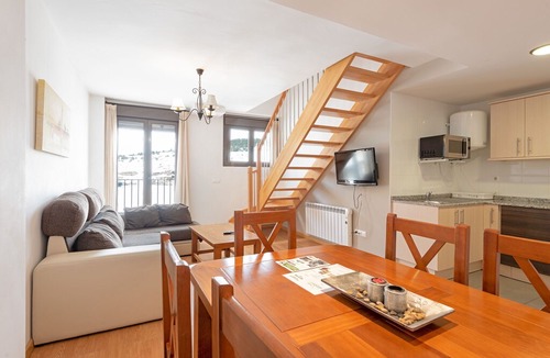 Gudar Apartment | Spacious Apartment in Gudar with Heating
