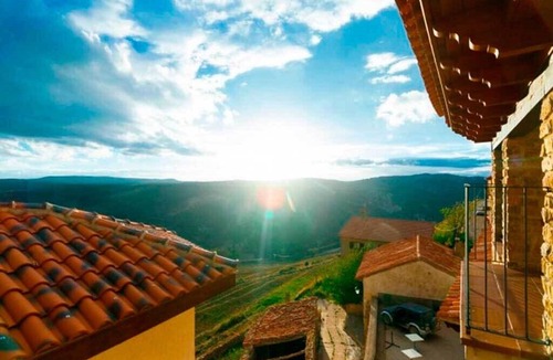 Gudar Apartment | Spacious Apartment in Gudar with Heating