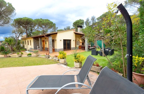 Sils Villa | Spacious Countryside Costa Brava Relax