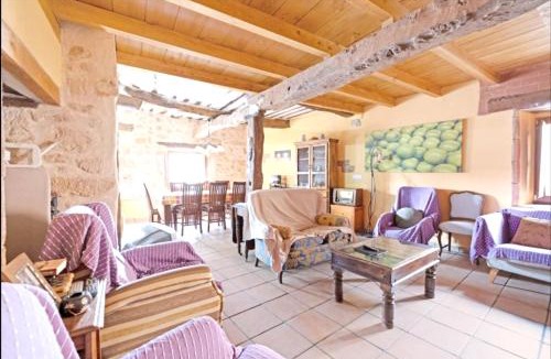 Llano de Bureba House | Spacious House in Llano de Bureba with Fireplace & Mountain View