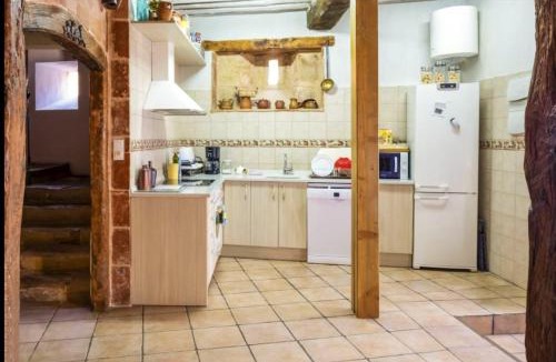 Llano de Bureba House | Spacious House in Llano de Bureba with Fireplace & Mountain View