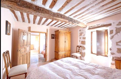 Llano de Bureba House | Spacious House in Llano de Bureba with Fireplace & Mountain View