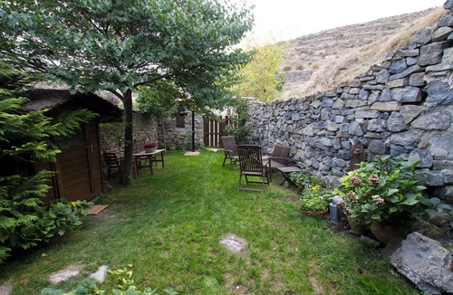 Munilla Cottage | Spacious house in the mountains in stone and wood, with garden, porch and barbecue.
