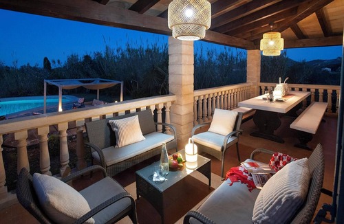 Alcudia Villa | Spacious Stone Villa, A/C, Private Pool, Idyllic Setting - 10mins from Ancient Towns & Beaches!