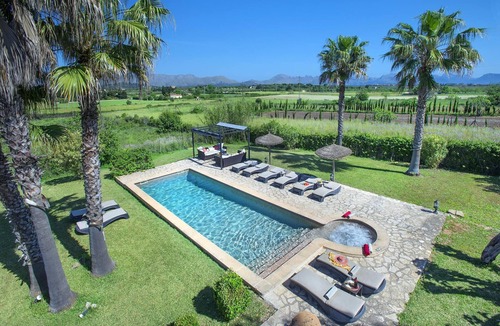 Alcudia Villa | Spacious & Stylish Country Villa, A/C, Private Pool with Whirlpool, Superb Views 10 mins to Beaches!