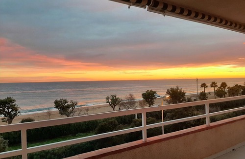 Pineda de Mar Apartment | Spectacular Frontline, Pineda de Mar