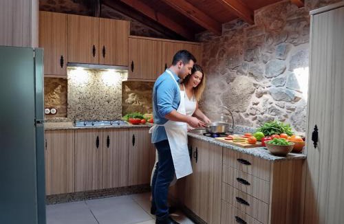 Curtis House | Stone Cottage La COMPOSTELANA