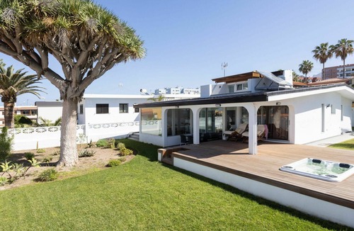 Punta del Hidalgo Villa | Stunning private villa for 5 guests with WIFI, hot tub, TV, terrace and panoramic view