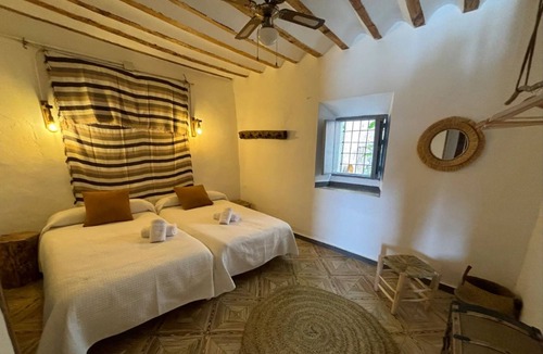 Iznatoraf Apartment | Studio Apartment 'Alojamiento Manzanilla' with Shared Garden, Wi-Fi and Air Conditioning