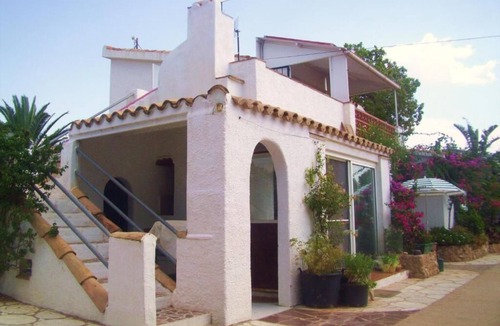 L'Ampolla Apartment | Studio apartment on rural smallholding, 3km from beaches and amenities