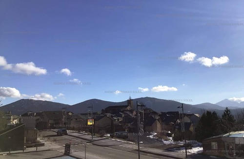 Les Angles Apartment | Studio cabin for 4, near slopes, balcony, elevator, central location