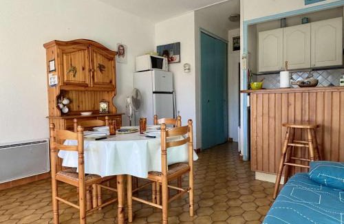 Argeles Plage Apartment | Studio cabine climatisé à 400m de la plage 4 couchages AR720-004