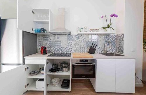 En Corts Apartment | Studio chic avec terrasse, lumineux et calme 2