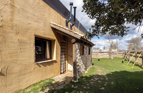 Santo Tome del Puerto Apartment | Studio 'Gato' with Mountain View and Private Garden