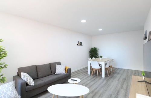 Port de Sagunt Apartment | Stunning Apartment for 6 in Vibrant Puerto de Sagunto! Close to Beach and Valencia!