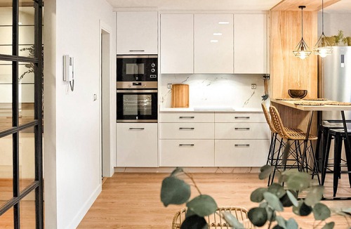 Vimianzo Apartment | Stunning apartment in Vimianzo with WiFi
