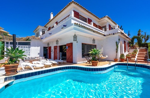 Fuengirola Villa | Stunning Beachclose Villa by Costarentals - Ref 03