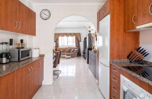 Quesada Villa | Stunning Family Villa Ciudad Quesada, Sleeps 14 Private Heated Pool & Jacuzzi