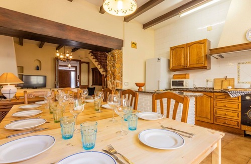 Roda de Bara House | Stunning private villa for 11 guests with WIFI, TV, terrace and pets allowed