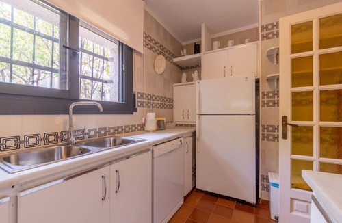 El Vendrell House | Stunning private villa for 8 guests with WIFI, private pool, A/C, TV, terrace and pets allowed