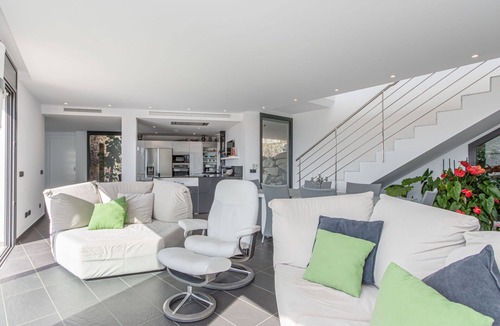 El Mas Isaac Villa | Stunning private villa for 8 guests with A/C, private pool, WIFI, TV, patio and parking