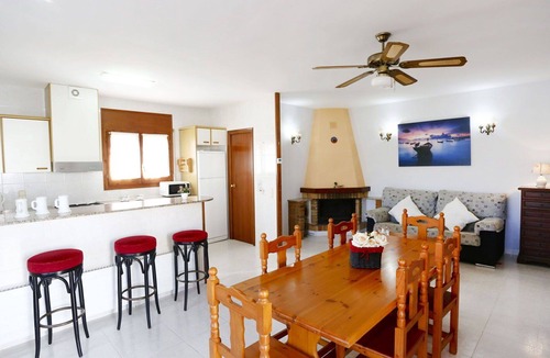 Riumar House | Stunning private villa for 8 people with WIFI, A/C, private pool, TV, patio and pets allowed