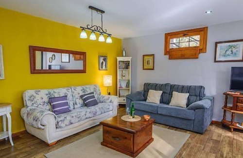 La Plaza Cottage | Stunning views of the mountain and forest.