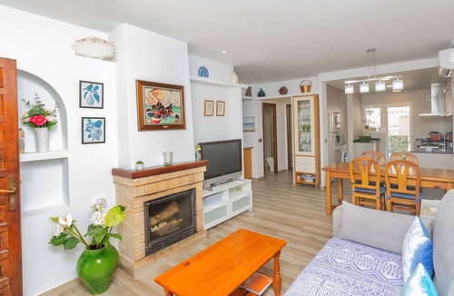 Cunit House | Stunning villa for 6 guests with A/C, WIFI, private pool, TV and patio