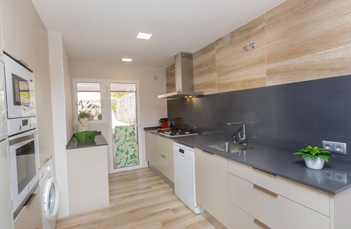 Cunit House | Stunning villa for 6 guests with A/C, WIFI, private pool, TV and patio